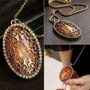 Fashion Nobby Vintage Amber Tone Pendant Necklace